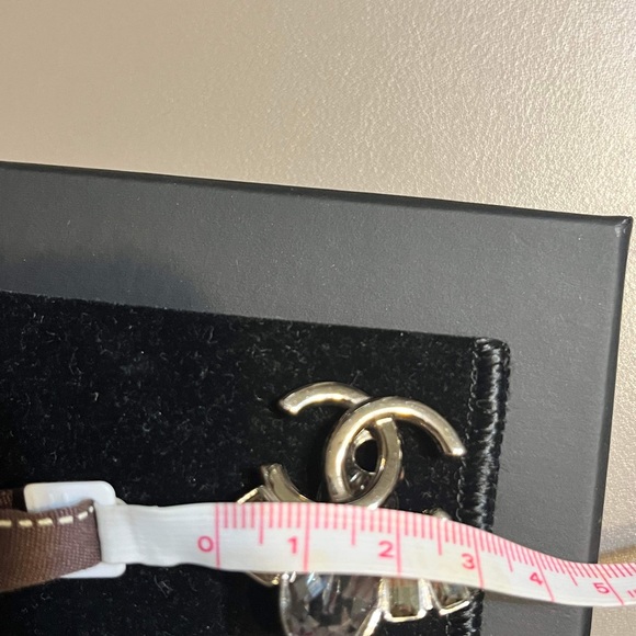 Chanel large crystal clip on earrings - Picture 6 of 9